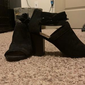 Lauren Conrad 9.5 Black Bow Felt Heels